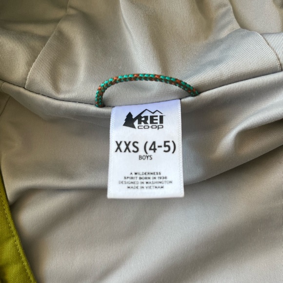 Boys REI rain jacket - Picture 4 of 5